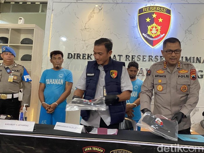 Press rilis kasus perusakan dan pencurian aset milik PT KAI Daop 4 Semarang oleh 4 anggota GRIB Jaya, di Mapolda Jateng, Semarang , Kamis (22/5/2025).