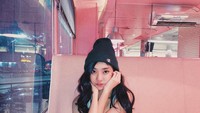 Melalui Instagram, Rachel Cia dikenal kerap membagikan keseruannya, termasuk saat nongkrong di kafe, seperti yang terlihat pada foto ini. Foto: Instagram @rchelcia