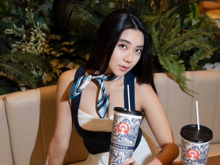 Rachel Cia, Teman Dekat Dikta yang Hobi Hangout di Kafe