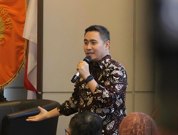 Ray Wagiu Basrowi, Pengajar Kedokteran Kerja Fakultas Kedokteran UI, Pendiri Health Collaborative Center (HCC), dan Inisiator Kaukus Masyarakat Peduli Kesehatan Jiwa Indonesia