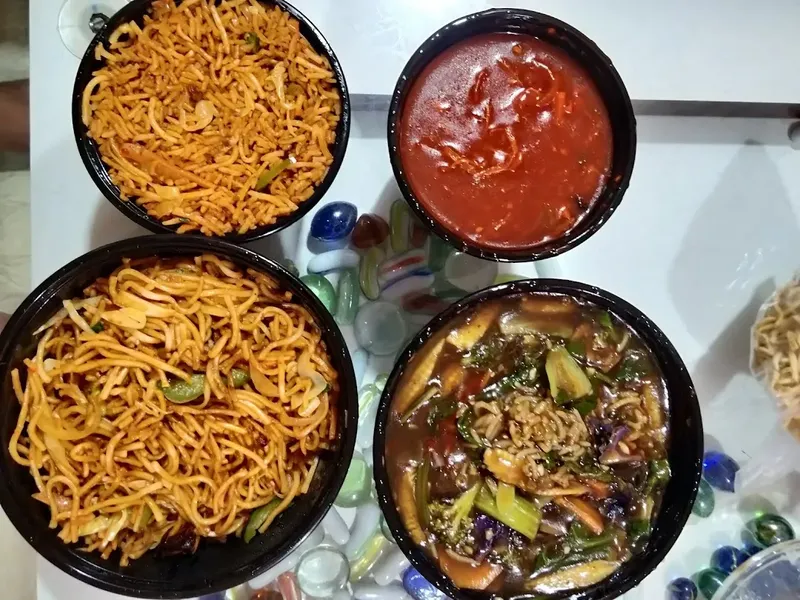 Resto Ini Ketahuan Simpan Makanan Busuk dan Dapurnya Penuh Kecoak