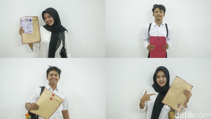 Semangat Pemuda Bekasi Cari Loker, Diantar Ortu-Dipayungi Pacar Ribuan pelamar muda serbu Job Fair di Blu Plaza, Bekasi. Job fair ini digelar dua hari, 40 perusahaan buka 1000 lowongan kerja.