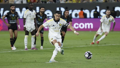 Soccer Football - Saudi Pro League - Al Nassr v Al Khaleej - Al-Awwal Park, Riyadh, Saudi Arabia - May 21, 2025 Al Nassrs Cristiano Ronaldo misses from the penalty spot REUTERS/Hamad I Mohammed