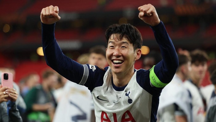 Soccer Football - Europa League - Final - Tottenham Hotspur v Manchester United - San Mames, Bilbao, Spain - May 21, 2025 Tottenham Hotspurs Son Heung-min celebrates after winning the Europa League REUTERS/Isabel Infantes