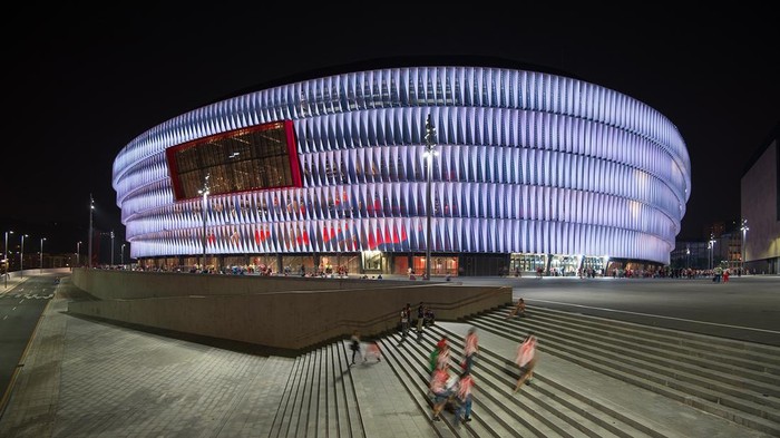 Stadion San Mames yang modern dan futuristik.