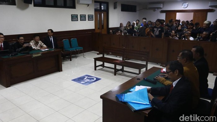 Suasana sidang perdana gugatan perdata yang dilayangkan Ir Komardin terhadap UGM terkait ijazah sarjana Presiden Joko Widodo (Jokowi) dilaksanakan di PN Sleman, Kamis (22/5/2025).