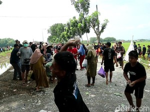 Serunya Perang Nasi Berkat di Sedekah Bumi Bogotanjung Pati