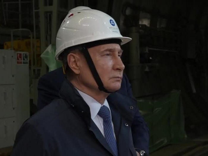 5853WD-UKRAINE-CRISIS_RUSSIA_PUTIN_KURSK_O_