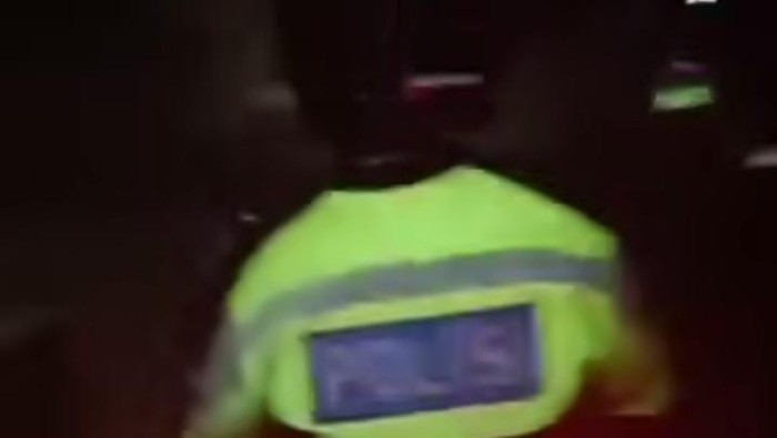 Video viral sopir truk maki polisi di Madiun