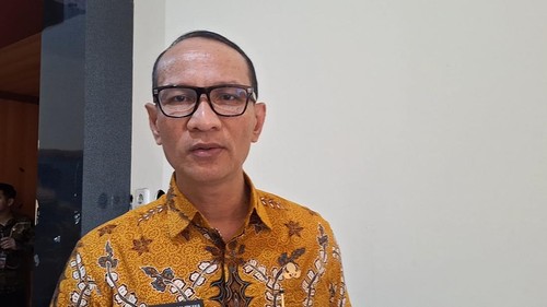 Wali Kota Mataram, Mohan Roliskana, saat diwawancarai seusai rapat pembentukan Koperasi Merah Putih di kantornya, Kamis (22/5/2025). (Nathea Citra/detikBali)