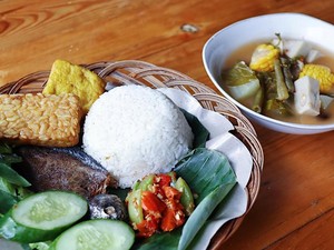 5 Warung Sunda dengan Lauk Komplet Rp 20.000-an