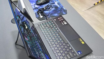 Dengan desain logam yang ramping, modern, dan tahan lama, penutup logam Predator Helios Neo 14 AI menampilkan logo RGB yang dapat dikustomisasi dipadukan dengan keyboard RGB tiga zona. Konektivitasnya didukung Intel Killer Wi-Fi 6E dan port Thunderbolt 4. Hadirnya Experience Zone memungkinkan pemain mengakses fitur AI termasuk PurifiedVoice 2.0, PurifiedView 2.0, dan aplikasi Acer ProCam yang otomatis mengenali dan merekam momen terbaik saat main gim. Foto: Fino/detikinet