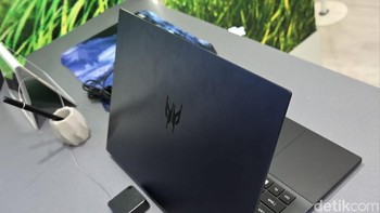 Predator Triton 14 AI (PT14-52T) diotaki prosesor Intel Core Ultra 9 288V dengan arsitektur hybrid yang dioptimalkan untuk main game dengan lancar. Ia dapat dikonfigurasi dengan GPU Laptop NVIDIA GeForce RTX 5070 dengan DLSS 4 dan driver NVIDIA Studio untuk mendukung kerja kreatif seperti pengeditan video, rendering 3D, dan live streaming. Foto: Fino/detikinet