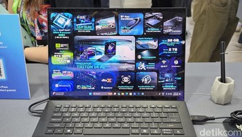 Acer Predator Triton 14 AI adalah laptop gaming yang juga mumpuni untuk keperluan kreatif. Laptop premium ini mengemas performa hebat dalam sasis ramping dan portabel. Acer menyebutnya laptop serbaguna yang ideal bagi yang mencari perangkat ringan bertenaga untuk bekerja maupun hiburan, misalnya untuk profesional kreatif, kreator konten, gamer, dan mahasiswa. Foto: Fino/detikinet
