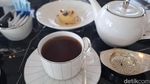 Afternoon Tea Istimewa di Lantai 23 dengan Kue Cantik Buatan Chef Jepang