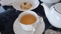 Tak lengkap rasanya Afternoon Tea tanpa seduhan teh hangat yang bikin rileks. Ada berbagai pilihan teh, termasuk sencha. Foto: detikcom/Diah Afrilian