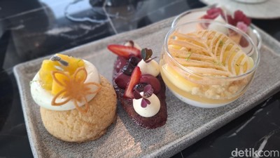 Afternoon Tea Istimewa di Lantai 23 dengan Kue Cantik Buatan Chef Jepang
