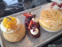 Afternoon Tea Istimewa di Lantai 23 dengan Kue Cantik Buatan Chef Jepang