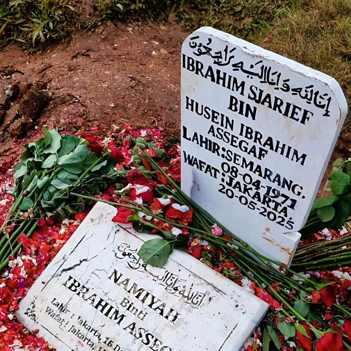 Almarhum Ibrahim Sjarief bin Husein Ibrahim Assegaf berada satu lahad dengan putrinya, Namiya (Dok Instagram @najwashihab)