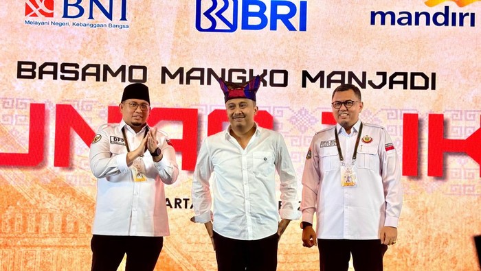 Andre Rosiade dan Wakil Gubernur Sumbar Vasko Ruseimy.