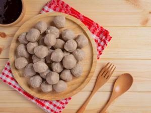 7 Cara Membuat Bakso Sapi Rumahan yang Kenyal dan Padat, Dijamin Enak!