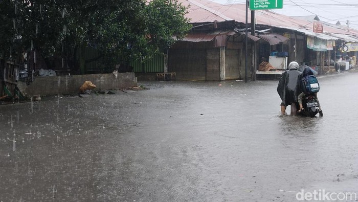 Banjir di Pasar Gedebage Bandung.