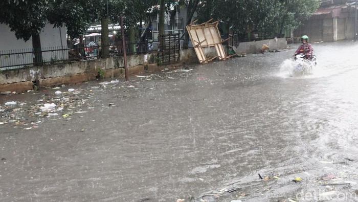 Banjir di Pasar Gedebage Bandung. Banjir di Pasar Gedebage Bandung.