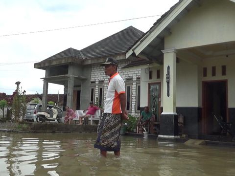 Banjir rob di Desa Tunggulsari, Kecamatan Tayu, Pati, Jumat (23/5/2025).