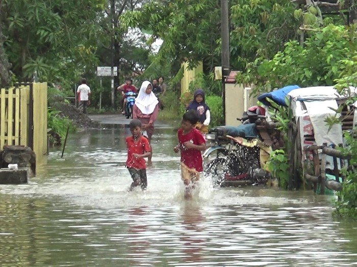 Banjir rob di Desa Tunggulsari, Kecamatan Tayu, Pati, Jumat (23/5/2025).
