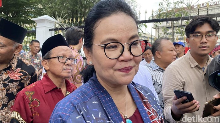 Wali Kota Semarang, Agustina Wilujeng di depan Balai Kota Semarang, Kelurahan Sekayu, Kecamatan Semarang Tengah, Jumat (23/5/2025).