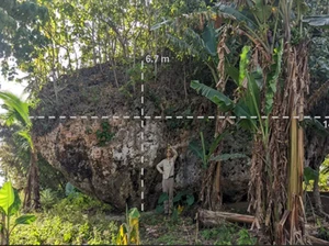 Tsunami Kuno Gulingkan Batu Raksasa dari Tebing 30 Meter