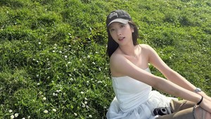 Sekarang dia sedang memainkan karakter bernama Yeo Ri di drama Korea sukses SBS The Haunted Palace.