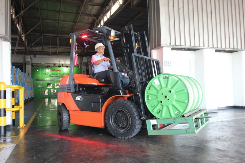 Bridgestone gunakan e-forklift.
