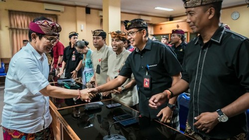 Bupati Badung I Wayan Adi Arnawa memimpin Rapat Koordinasi Penyelenggaraan Pemerintahan Desa di Ruang Rapat Hita Gosana, Kantor DPMD Badung, Kamis (22/5/2025). (IST)