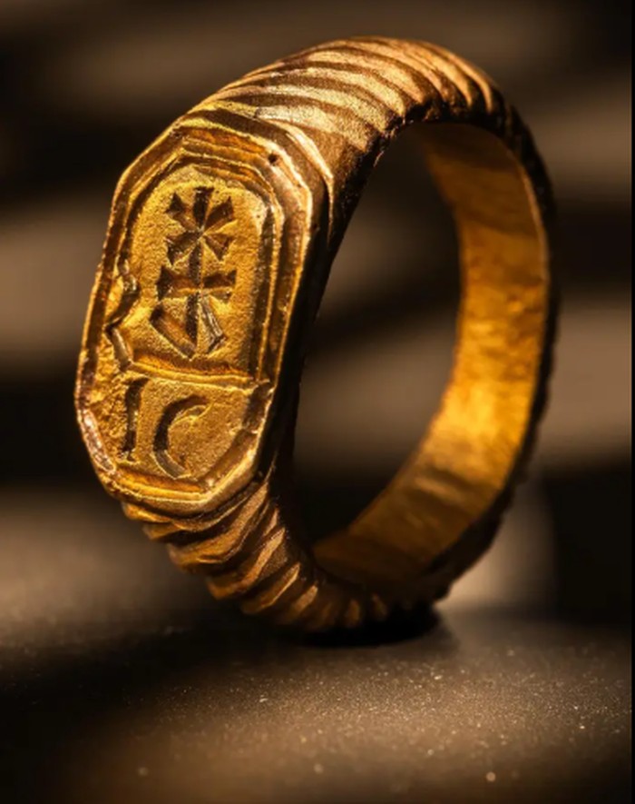 Cincin abad pertengahan ditemukan di bawah Kastil Wawel