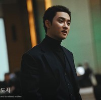 Ini adalah kali pertama D.O. EXO memerankan karakter villain. Dengan kutukan yang berdatangan dari penonton The Manipulated, personel grup KPop EXO itu membuktikan bahwa dirinya memiliki range akting yang luar biasa. Foto: dok. Disney+ Hotstar
