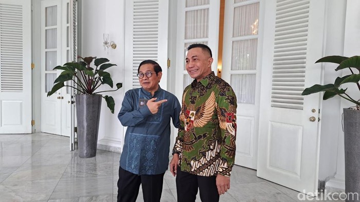 Eks calon gubernur Jakarta, Dharma Pongrekun, menemui Gubernur Jakarta Pramono Anung. Dharma mengaku berbincang dengan Pramono soal pengalaman memimpin Jakarta. (Belia/detikcom)
