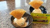 Es krim tersebut dibuat dengan cita rasa obat herbal Tolak Angin. Per cupnya dibanderol Rp 48.000++ dengan isian 3 scoop. Foto: detikcom/Riska Fitria