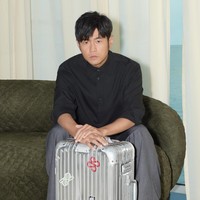 Dalam kampenye garapan sutradara Daniel Wolfe dan Elliott Power tersebut, Jay Chou berbagi sedikit tentang arti traveling yang personal baginya. “Setiap perjalanan membuat saya melihat dunia dengan cara baru. Itu membentuk siapa saya dan apa yang saya ciptakan, kata penyanyi yang juga pernah membintangi film The Green Hornet itu. (Foto: Dok. Rimowa)
