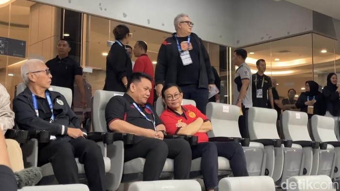 Gubernur Jakarta Pramono Anung menonton pertandingan Liga 1 2024/2025 Persija Jakarta vs Malut United FC di Jakarta International Stadium (JIS). (Belia/detikcom).