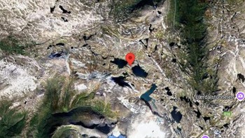 Koordinat: 60.995474, 7.288890 (Aurland, Norwegia) Dunia ini penuh dengan penemuan aneh. Salah satu yang paling menarik adalah menemukan wajah-wajah di alam. Formasi aneh di pegunungan Norwegia ini mungkin membuat Anda bertanya-tanya apakah alam mempermainkan kita. Foto: Boredpanda