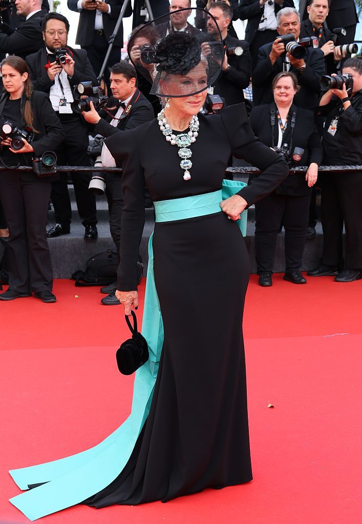 Helen Mirren menghadiri karpet merah 
