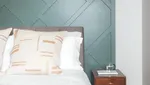 7 Inspirasi Gaya Wall Panel di Kamar, Auto Keren!