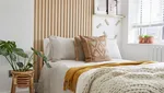 7 Inspirasi Gaya Wall Panel di Kamar, Auto Keren!