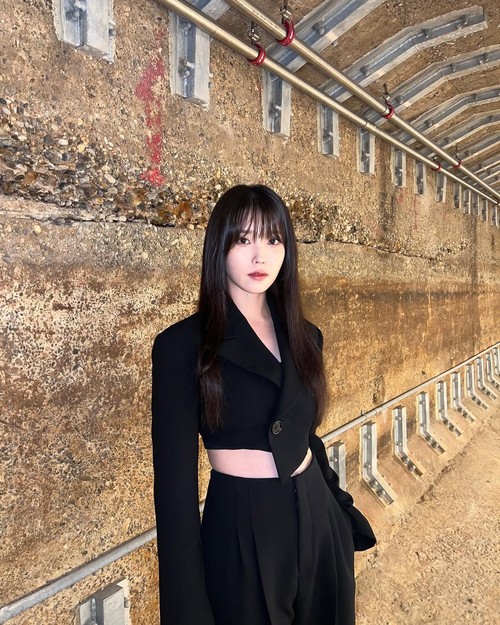 IU