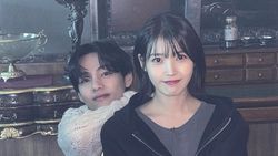 Dear UAENA, Lebih Suka IU Rambut Panjang atau Pendek Nih?