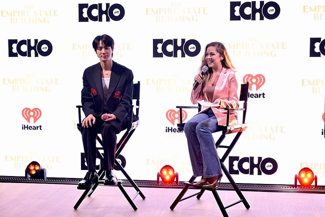 Banyak netizen yang salah fokus dengan kulit wajah Jin BTS. Meski dipotret tanpa editan, pemilik nama asli Kim Seokjin itu terlihat memesona seolah tak punya pori-pori. Foto: Getty Images