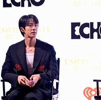 Tak mengherankan jika pelantun ‘The Astronaut’ itu mendapat julukan ‘Worldwide Handsome’ dari penggemar. Jin BTS juga beberapa kali masuk daftar 100 pria tertampan dunia yang dirilis TC Candler. Foto: Getty Images