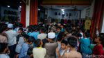 Jumat Berkah, Ratusan Baju Gratis Dibagikan di Depok