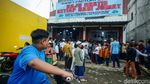 Jumat Berkah, Ratusan Baju Gratis Dibagikan di Depok